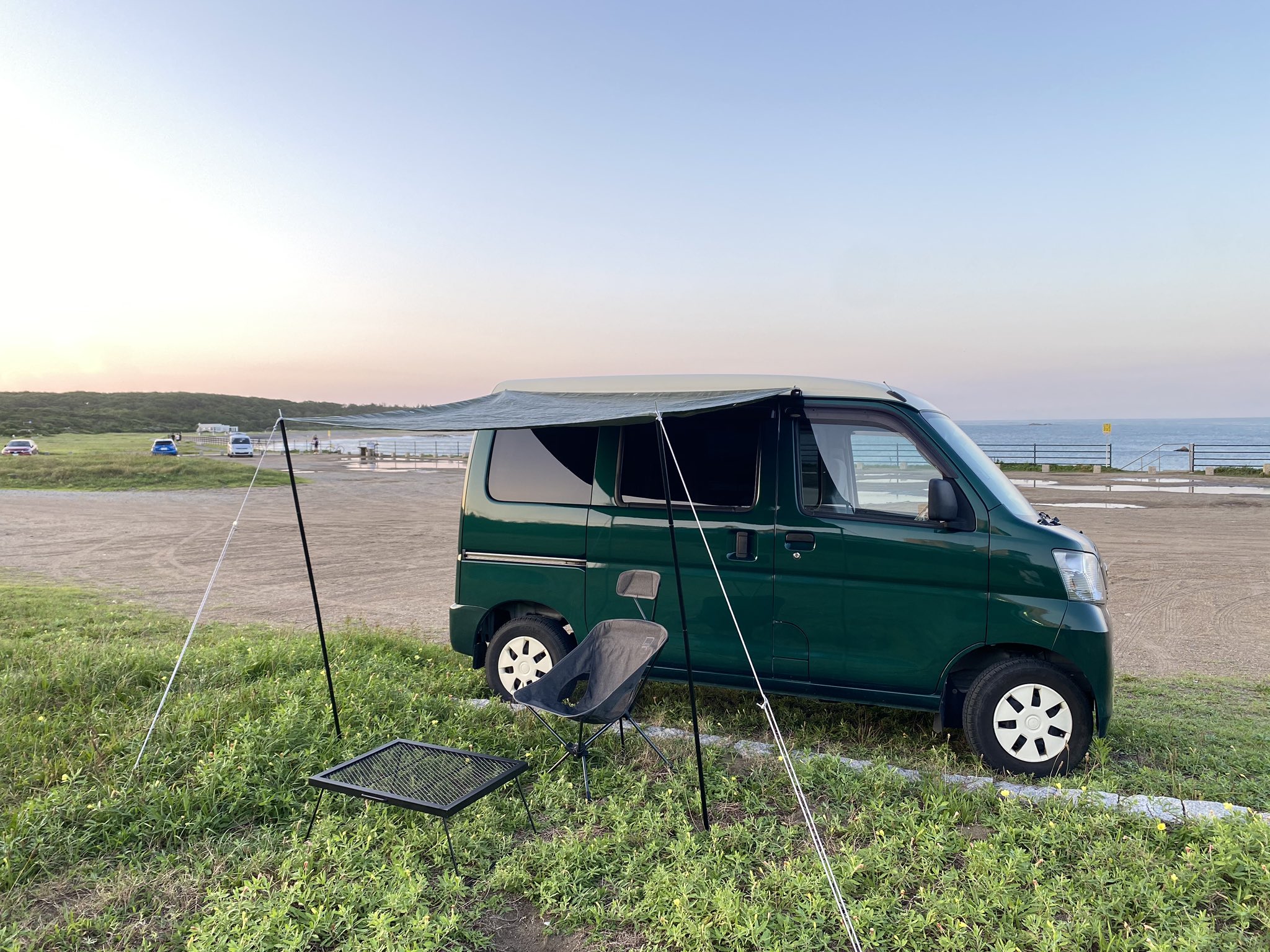 ちょもか ジョイントで車体に傷は付く コメントでいくつかあったのですが 私はまだ一度の使用なので 傷は付いておりません 何度もカージョイントを使用している方々は傷跡が付いたりしていますか カーサイドタープ カージョイント 車中泊