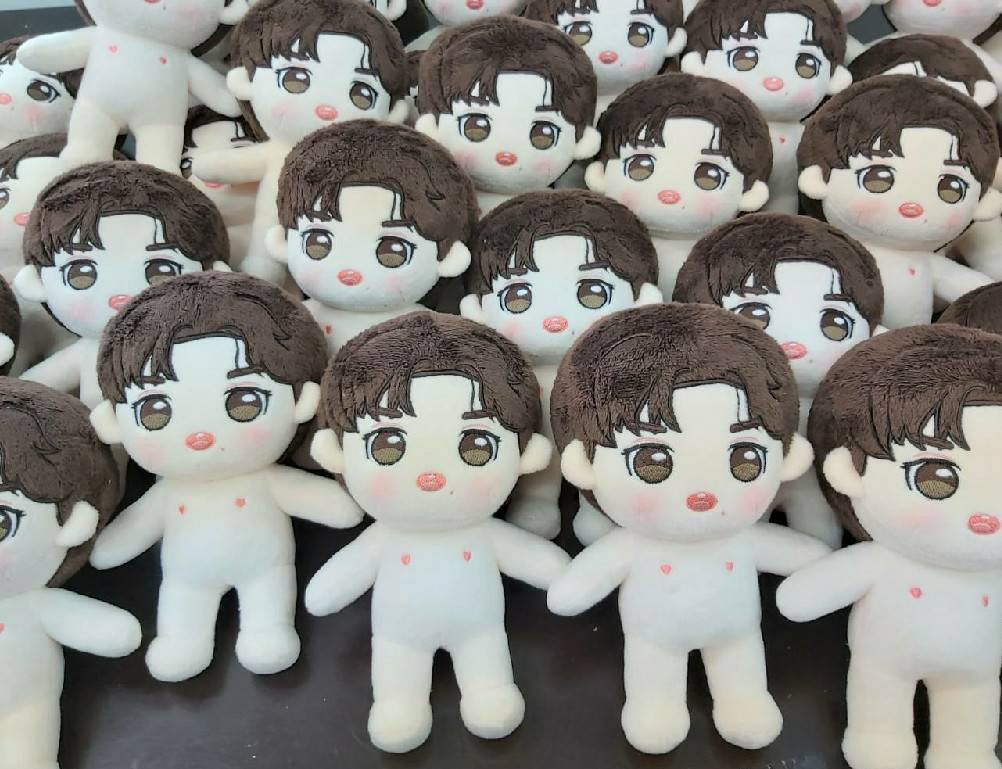 เด็กๆมาแน้ววววว😭😭😭😭😭😭😭😭😭😭😭 ใกล้ผลิตเสร็จแล้วค้าบบบ เย้เย้ ใครรอน้องไปถึงบ้านรออีกแปปเดียวเท่านั้นนะค้าบ พิป๋อหมดแล้ว ส่วนน้องจ้านยังสั่งได้นะคะ เหลือโควต้าอีกประมาณ10คนคับ💕 

#ตลาดนัดเซียวจ้าน #ตุ๊กตาอี้ป๋อ #ตุ๊กตาเซียวจ้าน #ตลาดนัดอี้ป๋อ #ตลาดนัดป๋อจ้าน 🙇🏻‍♀️🙇🏻‍♀️