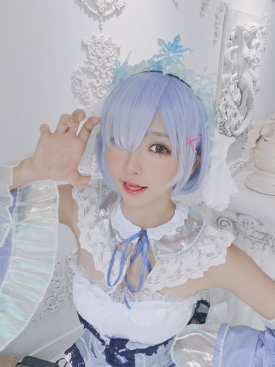 #雷姆 
雷姆相信昴，就算再艰辛痛苦，就算昴坚持不下去，哪怕世上的人都不相信昴，就连昴自己都不相信自己，雷姆也会相信你，因为拯救了雷姆的昴，是真正的英雄！
(・ω< )★雷姆@鳗鱼霏儿 
虽然身披冰雪，但内心也是炙热的～我永远爱蕾姆！冲冲冲