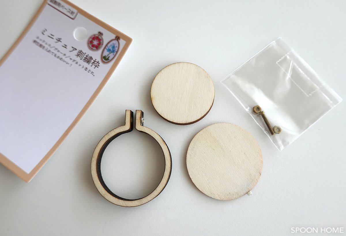 ぱんくま セリアで見つけて おぉ ってなったのが ミニチュア刺繍枠 刺繍したり ワッペンつけたり 好きな布を挟んだり これは可愛いですわ