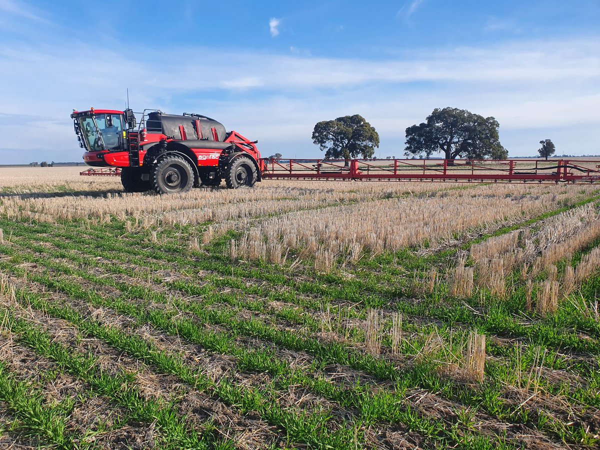 AgrifacAU's tweet photo. We know timing is everything in #farming ⏱ that’s why we make it a priority to visit our customers, old and new, and check in to see how they’re doing.
This #Horsham customer is mighty happy with his new #Agrifac! #AgrifacAU #GenuineLocalSupport https://t.co/t7In1Hdigq