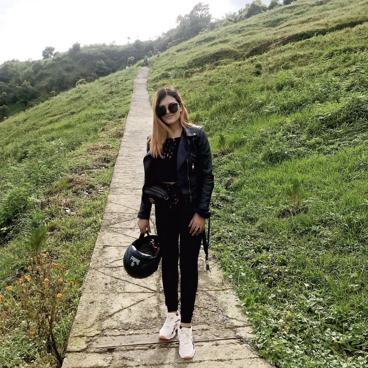 जीवनमा हजार जनाले ल्याउन नसकेको खुसी कहिलेकाहि एक जनाले लिएर आउछ ।