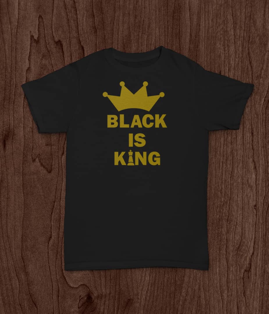 paapayesu2's tweet photo. Be your own king๐..Make nobody come rule your world๐
Grab your #BlackIsKing #TeamAlready Shirts at affordable prices...contact 0249197358 to place your orders asap!
#TeamAlready
#BlackIsKing
#SMF
#ShattaTuesdayMarket https://t.co/aejeQOXAbO