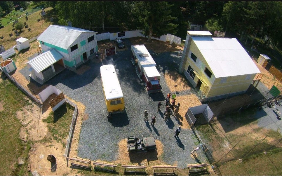 DexertoIntelFR's tweet photo. Nuketown ☢ de Call of Duty reproduite à identique sur ce terrain ... d'airsoft ! 😮😍

📸 Credit : u/Streetman245 https://t.co/yJMMxNq9w5