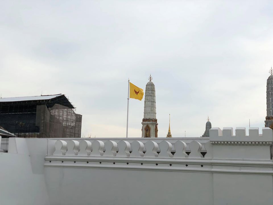 somsakjeam's tweet photo. การเคลื่อนไหวเรื่องสถาบันกษัตริย์ต้องเข้าถึงการเมืองแบบเป็นทางการ จะต้องกลายเป็นการถกเถียงระดับทางการ จึงจะมีผล

........................

ธงมหาราช ชักเล่นๆไว้หลอกคน ว่า กษัตริย์อยู่ในเมืองไทย
ถ้ากษัตริย์มีความเป็น "ชายชาติทหาร" อยู่ อย่างแรกเลย ต้องออกมายอมรับเรื่องง่ายๆแค่นี้ https://t.co/ceciABYa6W