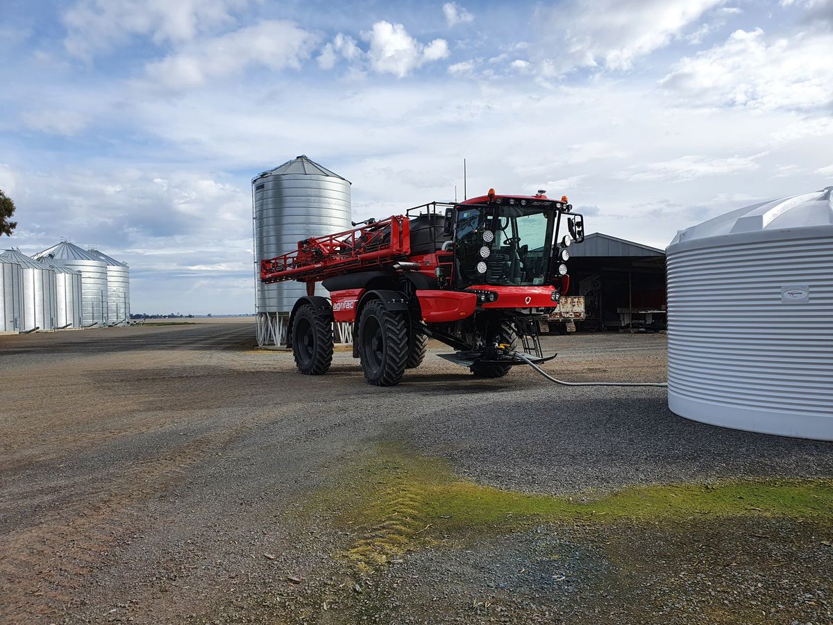 AgrifacAU's tweet photo. Tristan Storey, #Agrifac Product Specialist based in #Horsham, #Victoria, jumps in the cab to join our new customer for his few hours of field work 🌾 #AgrifacAU #GenuineLocalSupport #spraying #broadacre #cropping https://t.co/QtJsFfDEaA
