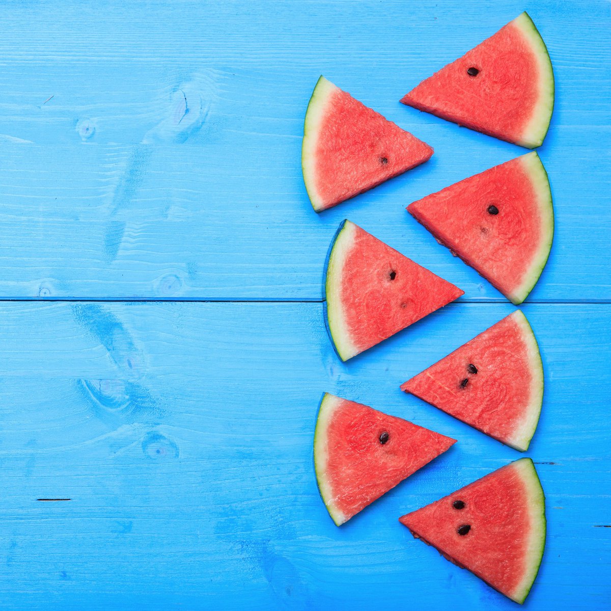 GetWaterNow's tweet photo. Who finds it hard to drink plenty of water throughout the day? One way to reach your daily goal is to change it up and infuse fruit into your water. Watermelons, for example, are a great boost to your immune system and add natural flavor to your drink. 🍉 #tastywater #fruit https://t.co/OWlmkuJ0PK