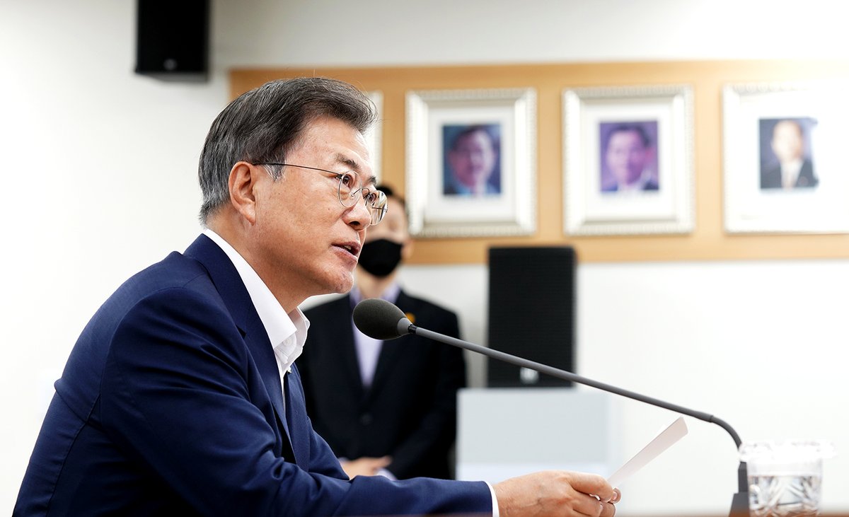 오늘부터 새로운 시작입니다.
경사노위가 중심이 되어
노사정이 상생하고 협력하는
새로운 시대를 열어주시기 바랍니다.

- 2020.7.28
경제사회노동위원회 노사정 협약식

www1.president.go.kr/articles/8947