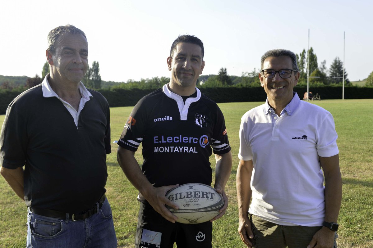 usvl_47's tweet photo. #USVL47 Nouvelle recrue : Cédric Gorrias avec les 2 Coprésidents du Club !!! https://t.co/FtbbQf5Xnu