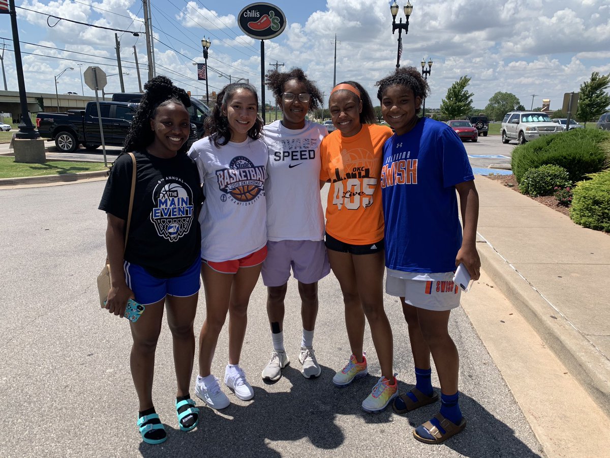 OKSwish17u's tweet photo. Nothing better than making friendships that will last a lifetime. @tamerathomas_21 @talia_pogi @StaileeH @HeardTyla @lexisforeman https://t.co/6DVqiafhzL