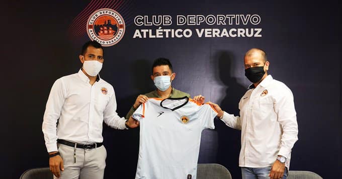 ARTerreno_Juego's tweet photo. ¡BOMBAZO EN LA LBM! 💣

Christian "Hobbit" Bermúdez es nuevo jugador del Atlético Veracruz, llega procedente de Cafetaleros de Chiapas.

#ARTJ https://t.co/CPISuovK5q
