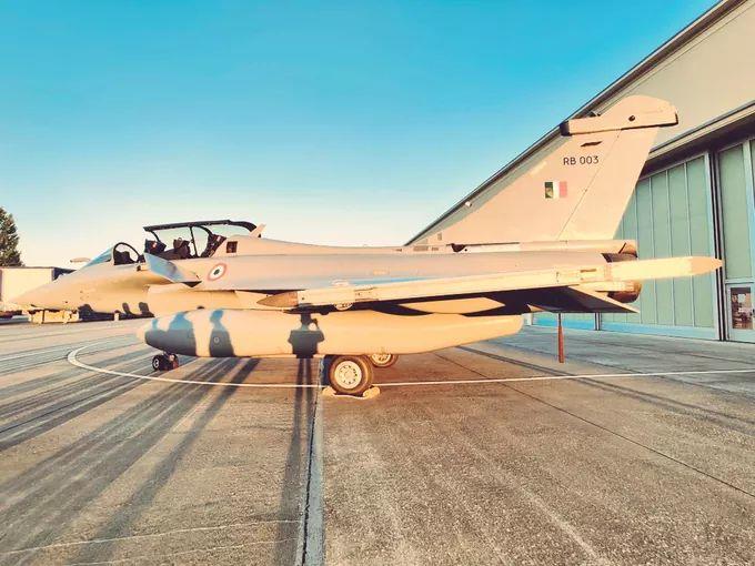 U will be surprised to know the first pilot to fly  #Rafale is Wing Commmander Hilal Ahmed Rather of Sainik School & is from Anantnag  #Kashmir.Presently he is Indian Defence Attaché in Paris France.He ensured its quick delivery & weaponised it as per Indian conditions.  @PMOIndia