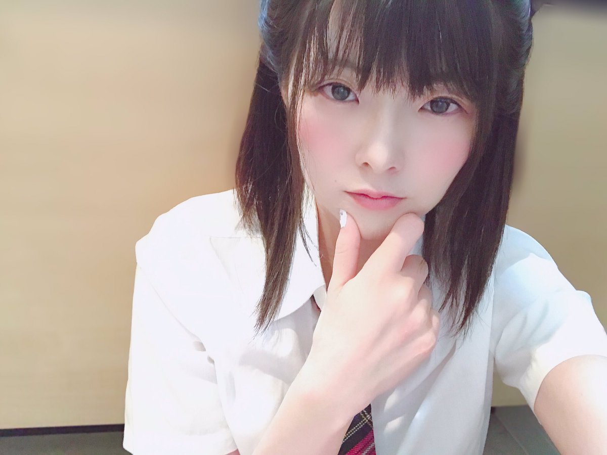 すだゆりか ゆりす Caeca Sancte 永遠spring 配信中 Twitterren この前 ぱっと見た時に 髪 が短く見えるヘアアレンジ をしたんだけど 腰近く まである髪の長さが 分からない感じに 撮れた っ 笑 わたしが髪を短くしたら こんな感じ です