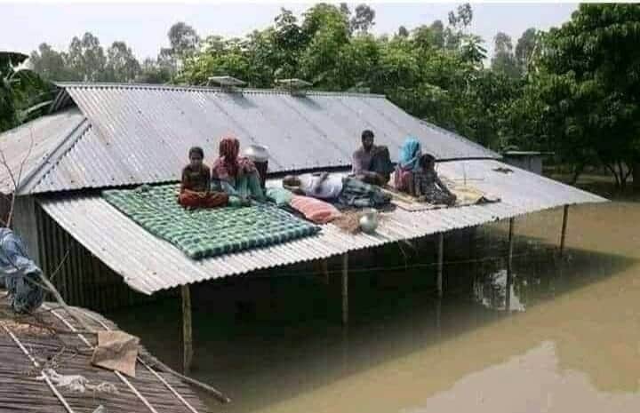 Sudhirsachinfan's tweet photo. हर साल लाखों लोग बेघर हो जातें हैं हर साल बाढ़ आता है सब से अनुरोध है कि मदद के लिए आगें आए।🙏🙏@sachin_rt @mandhana_smriti  @BCCI @akshaykumar @PMOIndia https://t.co/VFyGhjYt9a