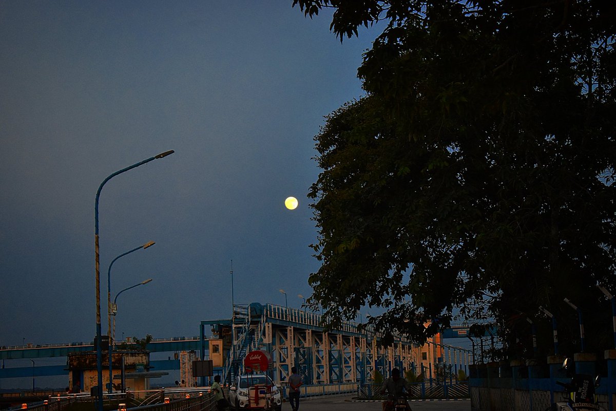 expe_inbackpack's tweet photo. Good evening 🤗...

#evening #eveningview #scenery #moon #moonview #eveningsky 
#GoodEvening #goodEve #goodevening #gajaldoba #travel #travelblogger .... https://t.co/G1zRYWila8