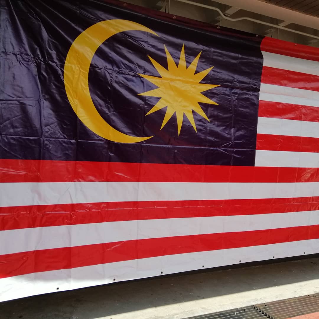 uitmlibrary's tweet photo. Jawatankuasa Program Kemerdekaan telah mula memasang bendera di sekitar perkarangan perpustakaan. Antara bendera-bendera yang telah dipasang adalah bendera Malaysia, bendera UiTM dan bendera Selangor turut di pasang di perkarangan tersebut.
#malaysia prihatin
#libraryuitm https://t.co/eiU3mSMiao