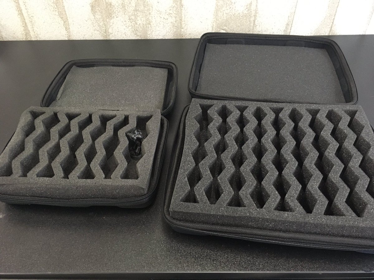 Twitter पर ウォーハンマーストア神保町 お昼休憩終了 ウォーハンマーストア神保町 営業再開してます 新製品のキャリーケースと以前の物を比べてみました 一回り大きくなってます 外側のデザインは40 000ですが ウォークライなどのミニチュアの持ち運びにも