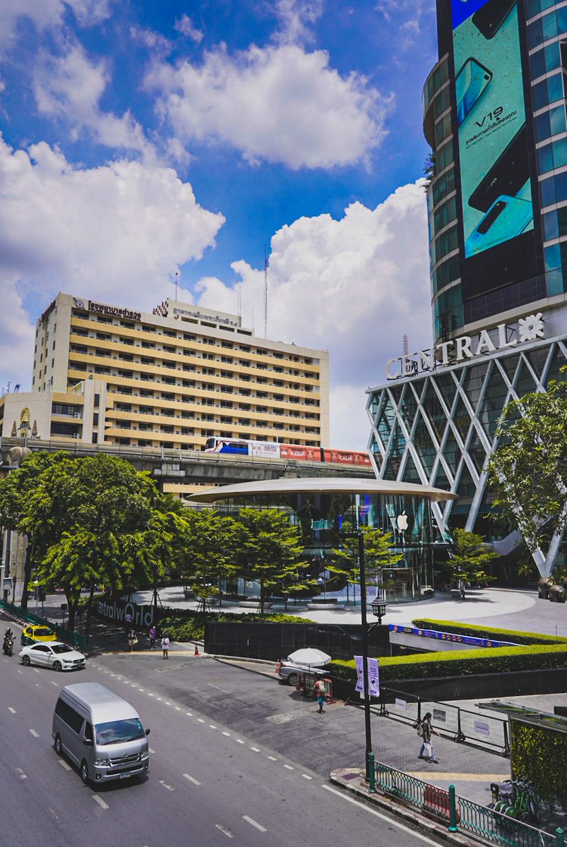 TeRry_p's tweet photo. Here it is Apple Store Bangkok at Central World Plaza.
(Sticker unwrapped version)
We will be seeing the grand opening soon in an upcoming weeks.
#terryshutter #apple #applestore #applestorectw #applestoreth #applestorethailand #bangkok #thailand https://t.co/hc9xKpF6cm