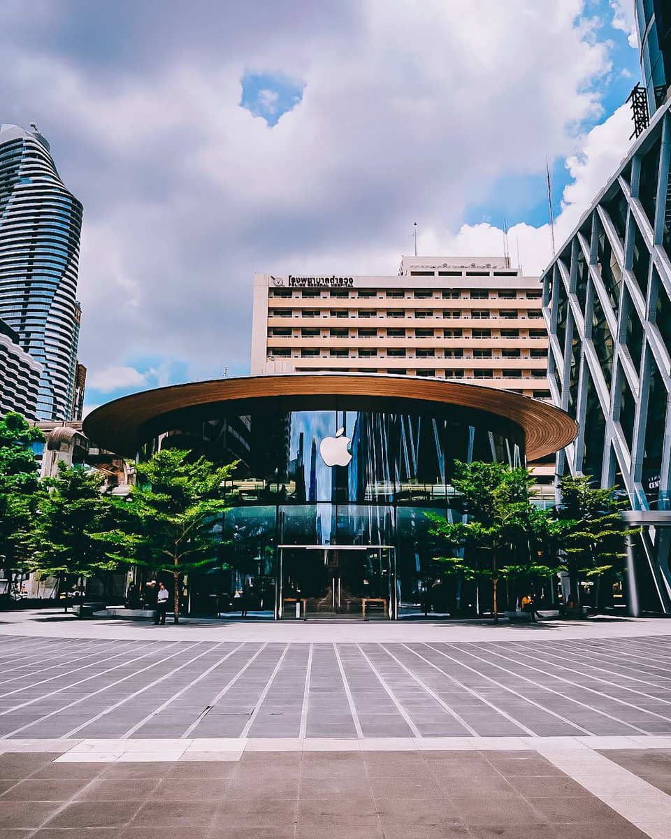 TeRry_p's tweet photo. Here it is Apple Store Bangkok at Central World Plaza.
(Sticker unwrapped version)
We will be seeing the grand opening soon in an upcoming weeks.
#terryshutter #apple #applestore #applestorectw #applestoreth #applestorethailand #bangkok #thailand https://t.co/hc9xKpF6cm