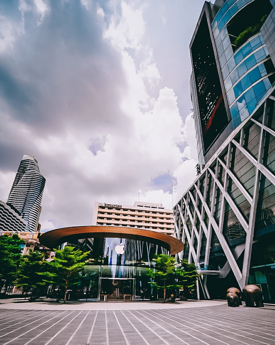 TeRry_p's tweet photo. Here it is Apple Store Bangkok at Central World Plaza.
(Sticker unwrapped version)
We will be seeing the grand opening soon in an upcoming weeks.
#terryshutter #apple #applestore #applestorectw #applestoreth #applestorethailand #bangkok #thailand https://t.co/hc9xKpF6cm