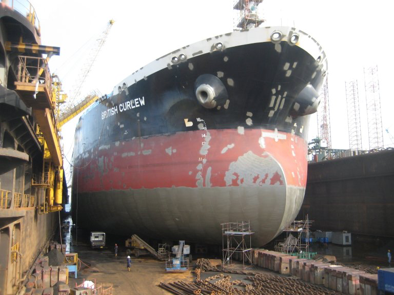 ausenviroblast's tweet photo. Some of our recent work abrasive blasting on the UK registered oil tanker the BRITISH CURLEW. See more of our marine abrasive blasting at https://t.co/ITaZjZAua5 #Boats #shipping #sandblasting #Adelaide https://t.co/DIlQBJ4cdg