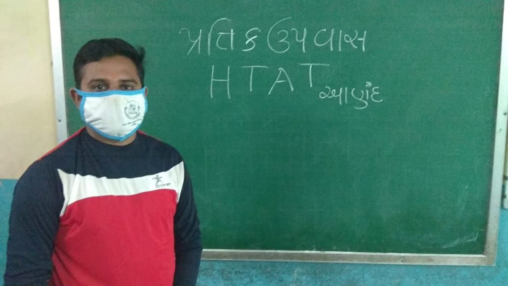 BhartiTat's tweet photo. @CMOGuj
@Nitinbhai_Patel
@AAPGujarat
@PMOIndia 
@BBCHindi 
@aajtak 
@Zee24Kalak 
@tv9gujarati
@sandeshnews
@AmitShahOffice 
#में_गुजरातका_बेरोजगार 
#start_1_to_12_teacher_bharti 
#પહેલા_રોજગારી_પછી_ચૂંટણી ગુજરાતના બેરોજગાર શિક્ષકો ભુખ્યા રહેવાનો સમય આવ્યો. આ કેવો વિકાસ?? https://t.co/g8Nz87Aj2u