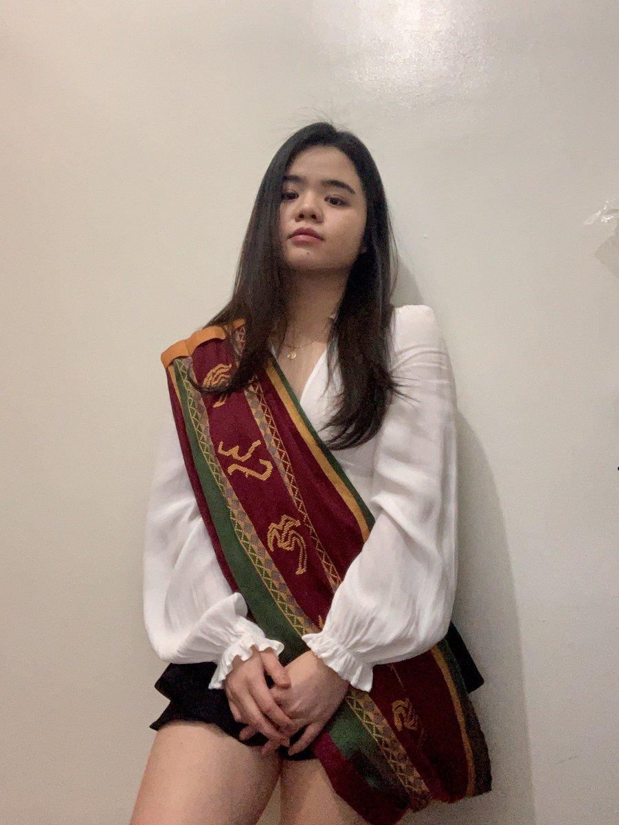 rodelricia's tweet photo. i love wearing the sablay it looks so nice and i really enjoyed doing this DIY grad shoot huhu congrats to all of us!!!! ☺️🌻 #Sablay2020 #sorrylate https://t.co/nCVHuCvsde