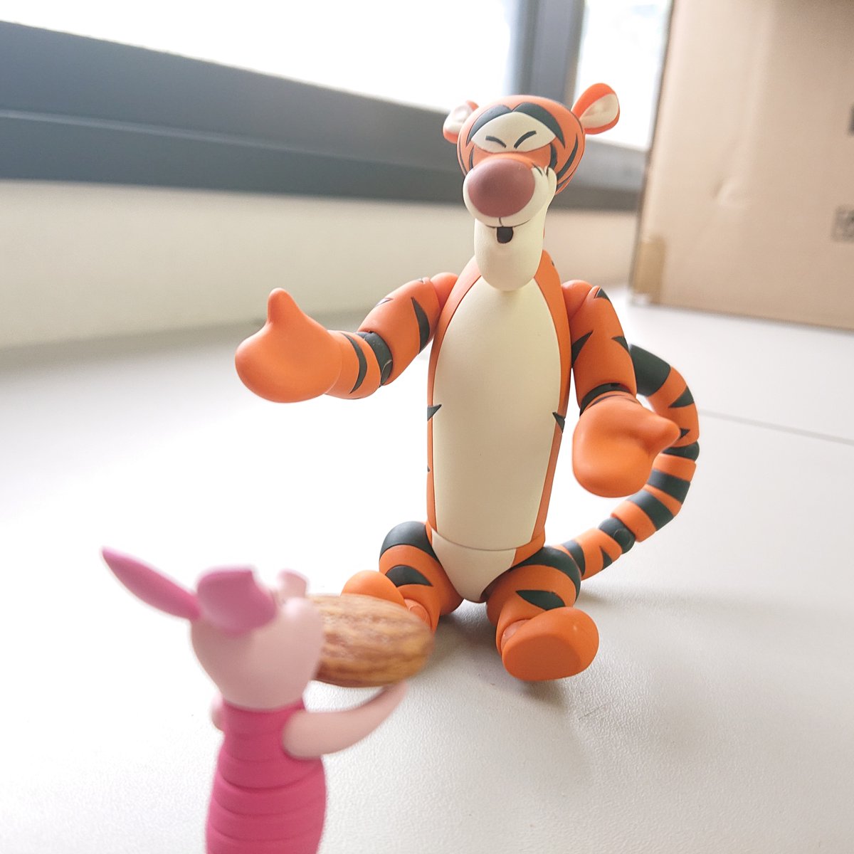 プーさんの親友、100エーカーの森からジャンプ大好きトラのティガー