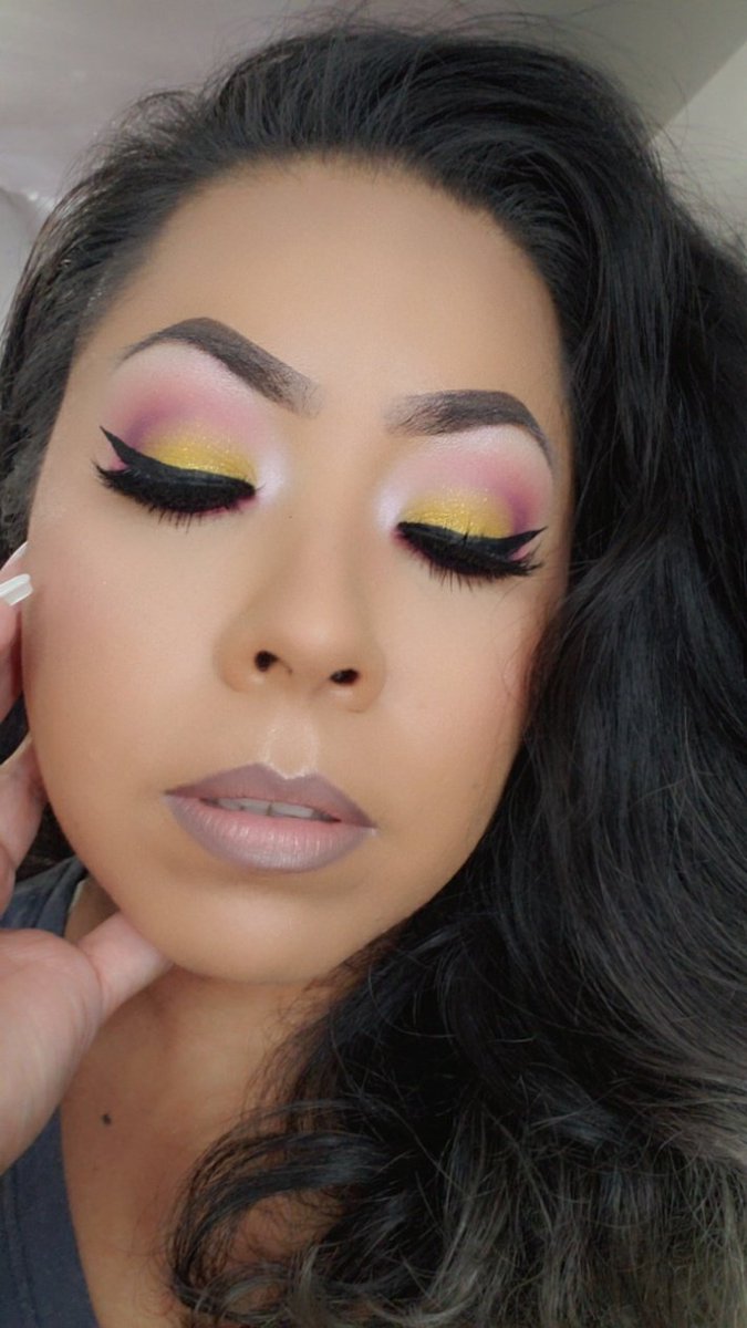 Cindybe31's tweet photo. #makeup #cosmetics #eyeshadow #EyeshadowPalette @UrbanDecay @MorpheBrushes @MACcosmetics @Jaclynhill @ABHcosmetics @SelenaLaLeyenda lipstick https://t.co/tgHHogGSsg