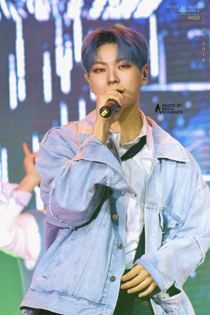 AKALabel_'s tweet photo. 191221 VICTON 1st Asia Tour "VOICE TO ALICE" in Manila 2019
파란색🫐🫐
#VICTON #빅톤 #HANSE #한세 #도한세 #VOICE_TO_ALICE #VOICETOALICE #VoicetoAliceinMNL #VICTONinMNL #AKALabel https://t.co/8b2ARchhnU