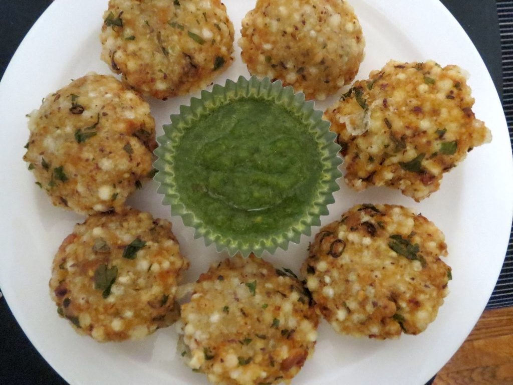 kaai_chi's tweet photo. #SabudanaVada is also known as #SagoVada, #SabuVada, #SabudanaVadai, #SabudanaCutlet, #SabudanaTikki or #TapiocaFritters. Here is the #recipe for #sabudana #vada Sabudana Tikki is a deep-fried #Maharashtrian #appetizer which makes for a very #good evenin… https://t.co/xVVa5IAkl0 https://t.co/4NKqQVqltt