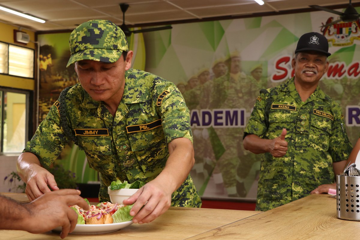 Antara suasana sesi rakaman segmen masakan dalam rancangan majalah (Cef Wira) terbitan RTM yang akan ditayangkan nanti. 
-ALARM Sg Udang- 
27 Julai 2020. 

#SetiaBerbakti 
<a href="/kamarudin_rapig/">Kamarudin Mohd Rapig</a> 
<a href="/ALARM_Malaysia/">ALARM</a>