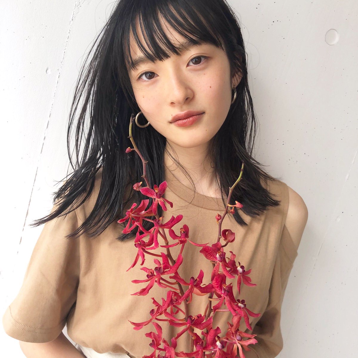 AsaKamiya's tweet photo. 雨続きですが、いかがお過ごしですか
私は連日テストが重なり疲れております。東大一年生の方々、あと少し一緒に頑張りましょう！
この写真は前にサロンモデルをした際の写真です https://t.co/0qZdKankt6