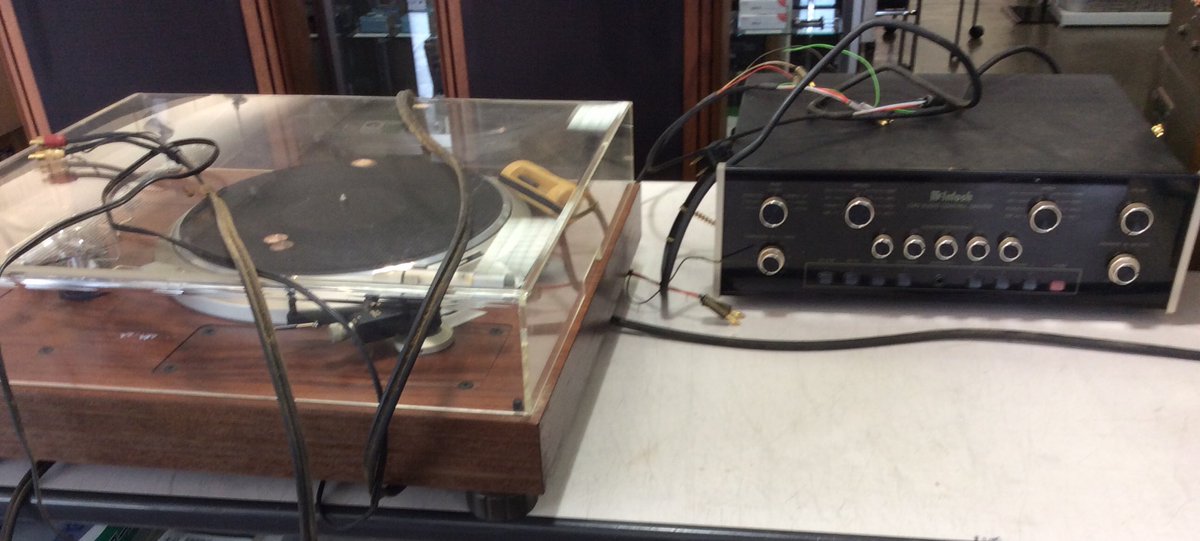 klossaudio's tweet photo. いろいろ買取りしてきたばかり、これからお掃除、動作チェックするとこなのでホコリっぽいですけど。
MC-500は早くも商談中でございます。
早っ!=͟͟͞͞( ‘Д ‘ =͟͟͞͞)まだ買取価格も決まってないのに。
#カンタベリー15 #ルネサンス90 #c40 #mc500 #dps1 #dg28 #st200 #タンノイ #infinity #マッキン https://t.co/DRAYTEqG3W