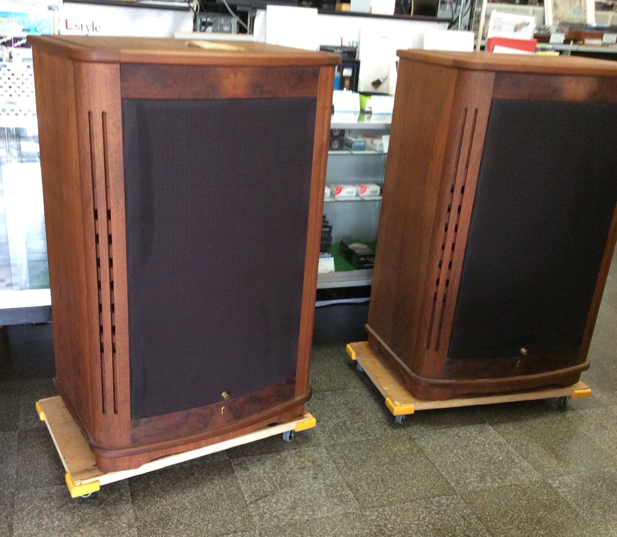 klossaudio's tweet photo. いろいろ買取りしてきたばかり、これからお掃除、動作チェックするとこなのでホコリっぽいですけど。
MC-500は早くも商談中でございます。
早っ!=͟͟͞͞( ‘Д ‘ =͟͟͞͞)まだ買取価格も決まってないのに。
#カンタベリー15 #ルネサンス90 #c40 #mc500 #dps1 #dg28 #st200 #タンノイ #infinity #マッキン https://t.co/DRAYTEqG3W