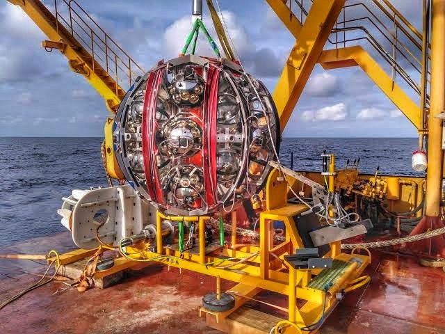 Sciolution1's tweet photo. The @km3net is a next generation deep sea facility that's being built deep in the waters of the Mediterranean sea.

https://t.co/KFeXgyhbUw

#telescope #science #ScienceTwitter #EXplOration #nextgeneration #neutrino #underwater #photo #physics #Scientist #SCIENCENEWS https://t.co/2q7WfhyGCa