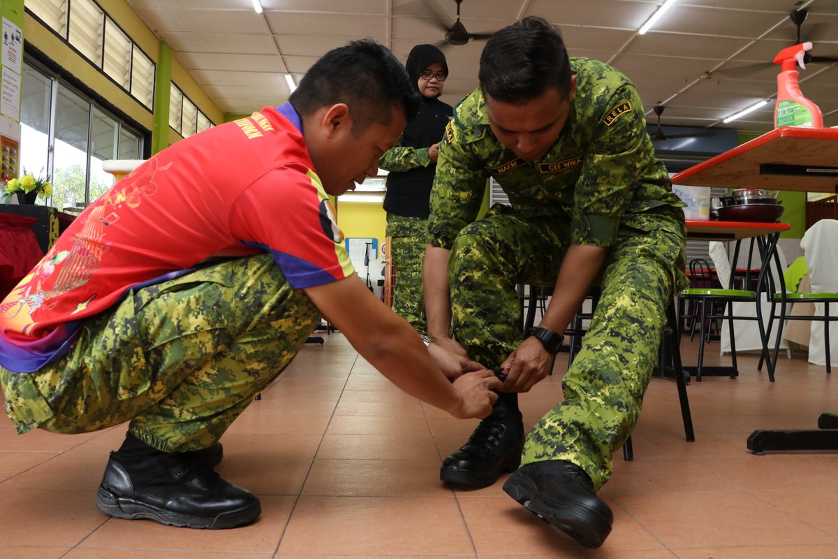 Lagi foto menarik suasana sesi rakaman segmen masakan dalam rancangan majalah (Cef Wira) terbitan RTM.

-ALARM Sg Udang- 
27 Julai 2020 

#SetiaBerbakti 
#CefWira
<a href="/kamarudin_rapig/">Kamarudin Mohd Rapig</a> 
<a href="/ALARM_Malaysia/">ALARM</a>
