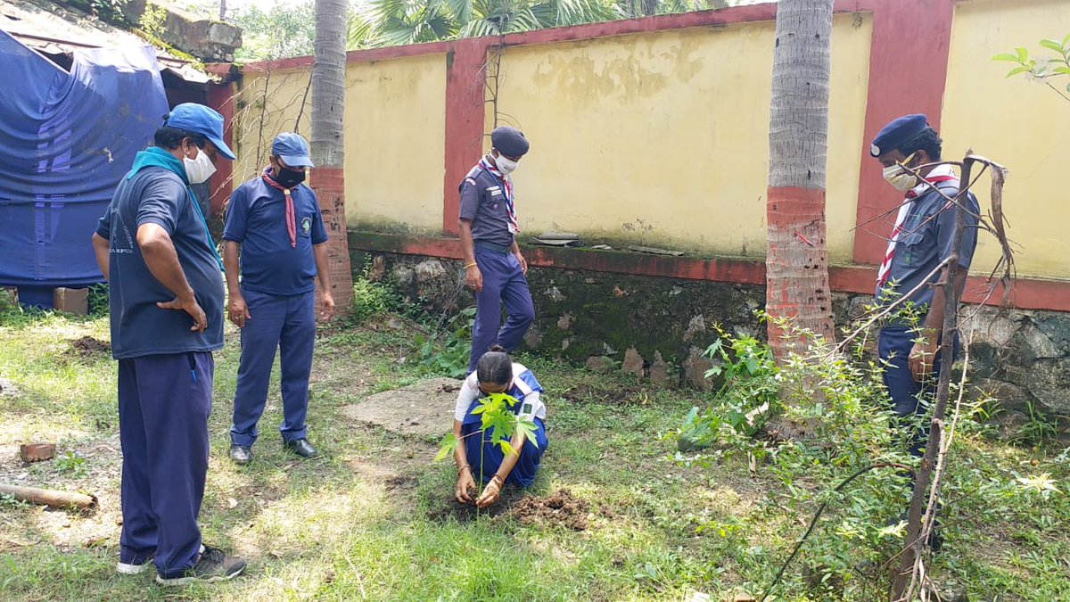 bsgnhq's tweet photo. Members of South Eastern Railway observed Vanmahotsav and planting saplings. #bsgindia   #muskaanwithbsg   #udaan #bsg @KirenRijiju @YASMinistry https://t.co/N9hXCjBcxP