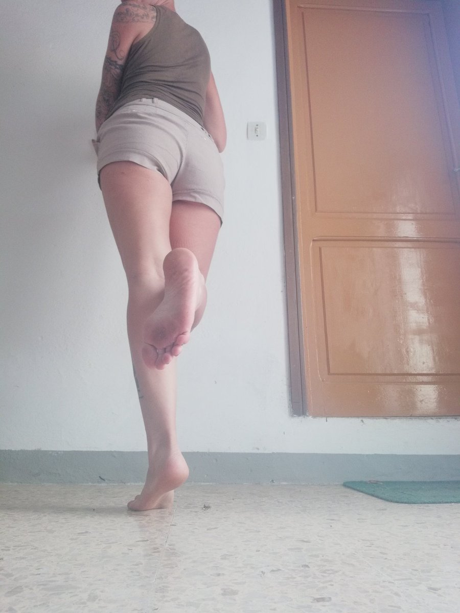 AdikaMiss's tweet photo. #feetporn #feetfetishworld #piedi #mistress #paypig #prodomme #findom #findomslave #submissions #piedinudi #cashmeet https://t.co/7qSJbGdu90