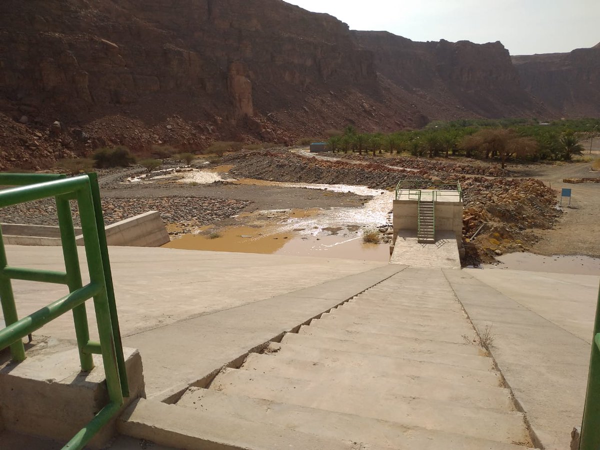 failh_990's tweet photo. بذمه اخي مشاهد هذه الصوره هل وزارة الزراعه والسدود..مفلسه لدرجة انها تركت املاكي على شفا جرف
في مياه جارفه
سد صدر العلا https://t.co/PuGOpKabE2