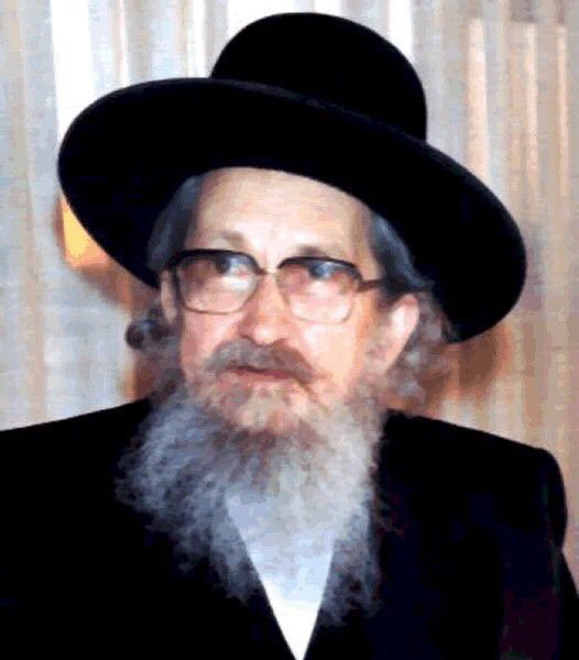 Yahrtzeits's tweet photo. 7 Av: R'Shalom Noach Brazovsky, the Slonimer Rebbe of Yerushalayim (1911-2000). He worked diligently to re-establish Slonimer Chassidus from its small remnants after WWII. Author of foundational &amp; popular Sefer Nesivos Shalom. He also published many original Slonimer manuscripts. https://t.co/ypGwUnGCpt