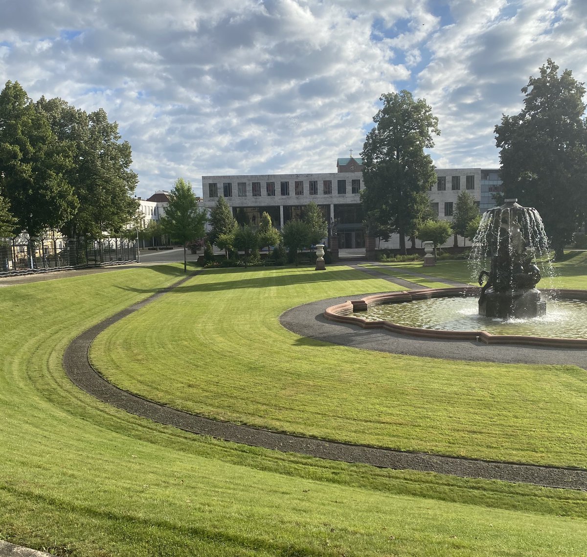 kavojtech's tweet photo. Gleich startet das erste von zwei VW-Verfahren vor dem BGH. Ob es ein Urteil gibt, ist unklar. #bghvw https://t.co/Wa1LPb5Ah0