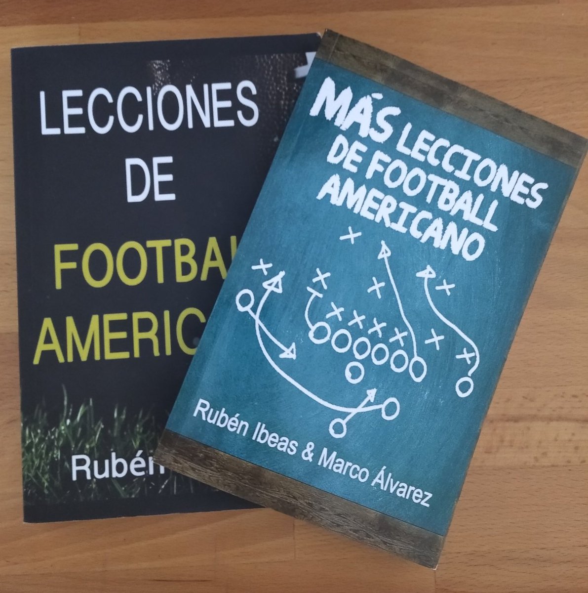 Si queréis conocer más en profundidad el Football Americano, aquí tenéis dos libros que os acercan el juego:
-Lecciones de Football Americano amazon.es/dp/1522007369/…
-Más Lecciones de Football Americano, con Marco Álvarez  amazon.es/dp/B08BDXMBFK/…

A la venta en Amazon.