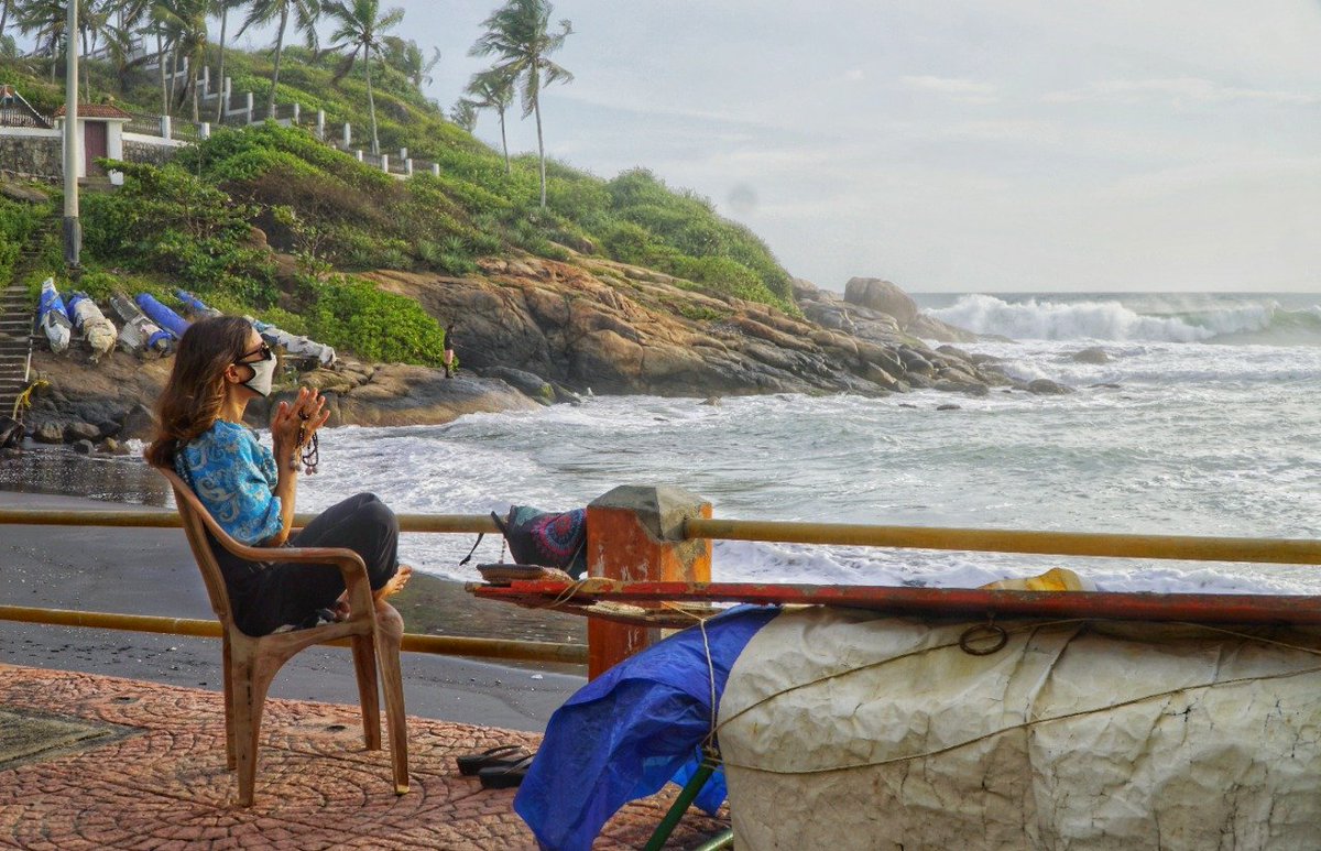 NewTrivandrum's tweet photo. അന്താരാഷ്ട്ര ടൂറിസ്റ്റ് കേന്ദ്രമായ #കോവളം_ബീച്ചിലെ കാഴ്ചയാണിത്. കോവളം തീരത്തിനെ മനോഹരമായ ദൃശ്യം ആസ്വദിച്ച് പ്രാർത്ഥിക്കുന്ന വിദേശ വനിത ..... തലസ്ഥാനത്തെ പ്രധാന വരുമാന സ്രോതസുകളിൽ ഒന്നാണ് #കോവളം. 
@NewTrivandrum @WeAreTrivandrum @ShashiTharoor @MPTrivandrum @kadakampalli https://t.co/jnKr7juJyN