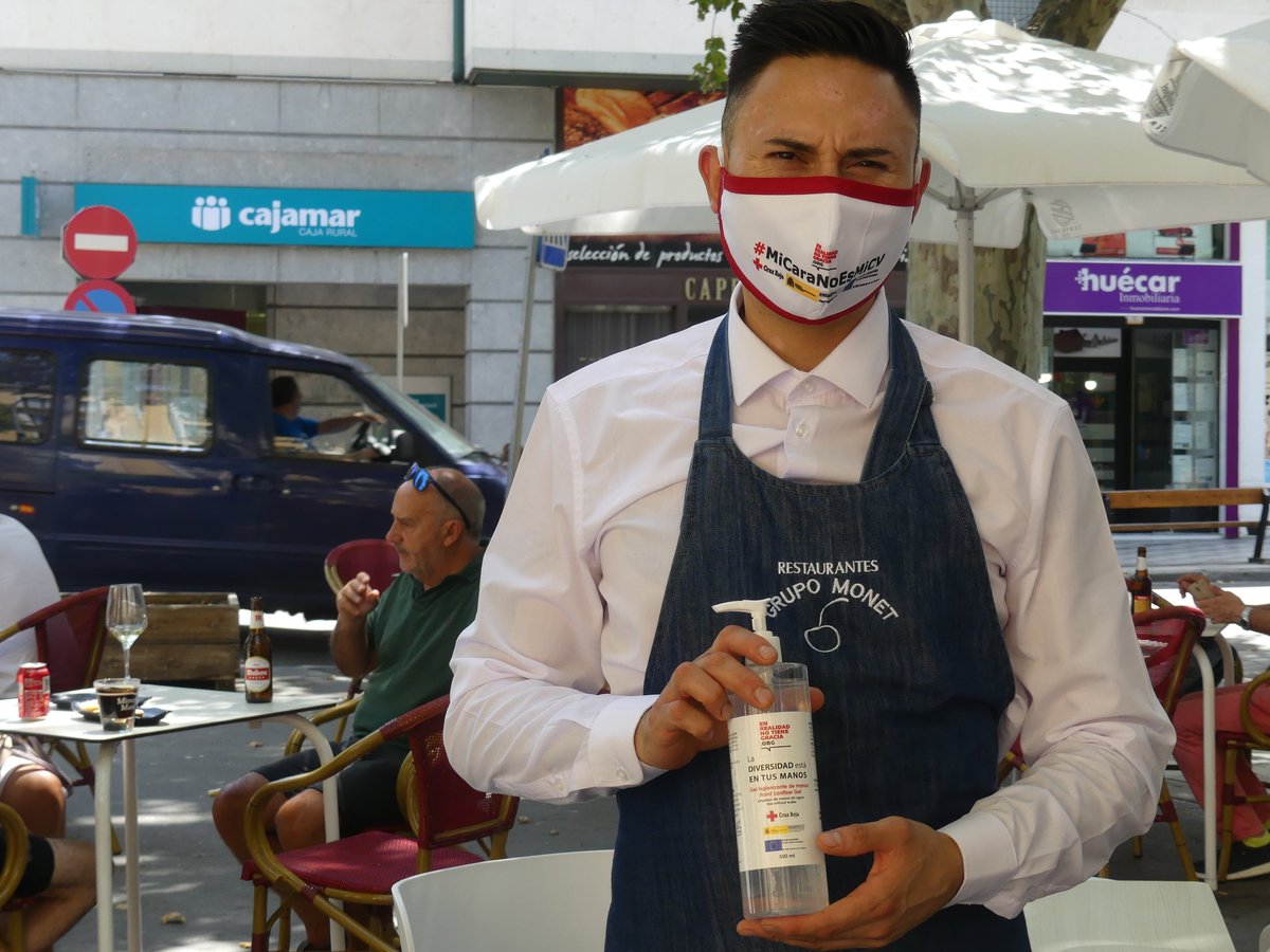 CruzRojaCuenca's tweet photo. 250 profesionales de 40 establecimientos hosteleros #Cuenca llevarán a partir de hoy la mascarilla con el hashtag #MiCaraNoEsMiCV en apoyo a la campaña @En_realidad_CR 👍💪 #PlanEmpleoCruzRoja https://t.co/sNMi8ku019