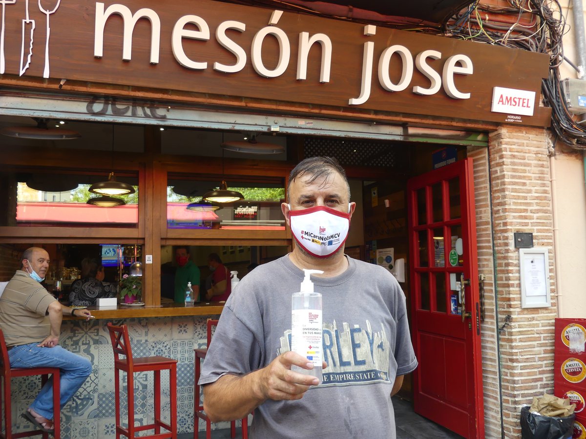CruzRojaCuenca's tweet photo. 250 profesionales de 40 establecimientos hosteleros #Cuenca llevarán a partir de hoy la mascarilla con el hashtag #MiCaraNoEsMiCV en apoyo a la campaña @En_realidad_CR 👍💪 #PlanEmpleoCruzRoja https://t.co/sNMi8ku019