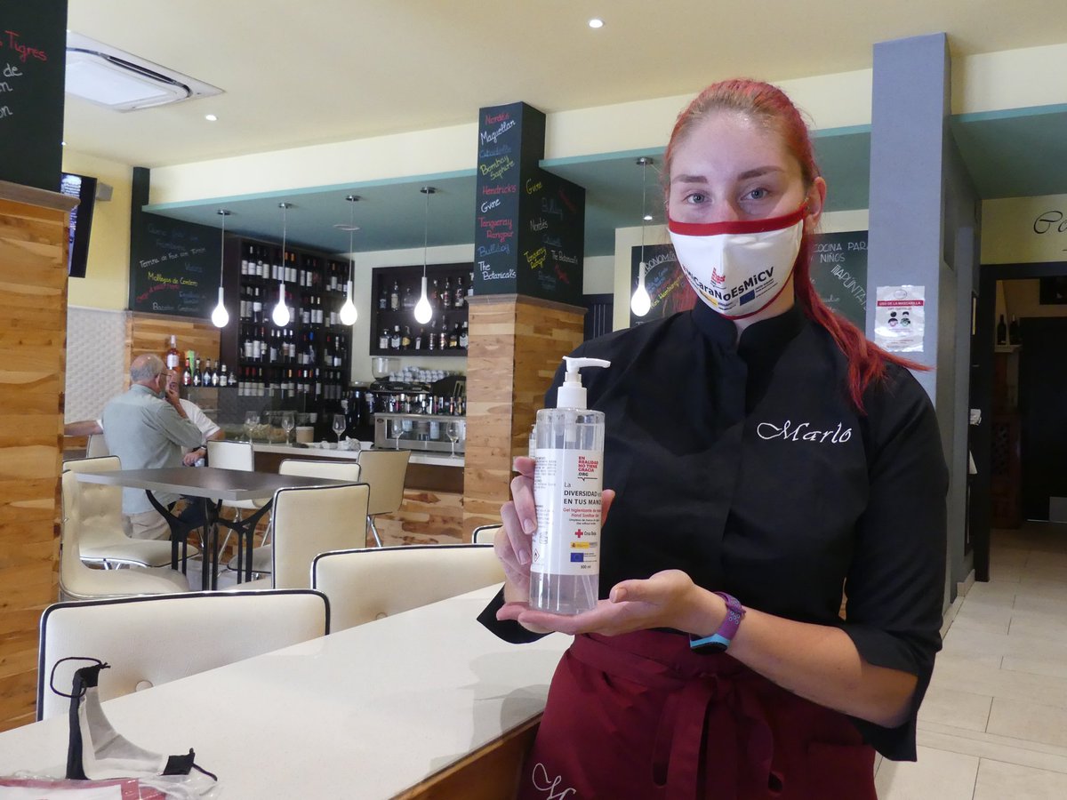 CruzRojaCuenca's tweet photo. 250 profesionales de 40 establecimientos hosteleros #Cuenca llevarán a partir de hoy la mascarilla con el hashtag #MiCaraNoEsMiCV en apoyo a la campaña @En_realidad_CR 👍💪 #PlanEmpleoCruzRoja https://t.co/sNMi8ku019