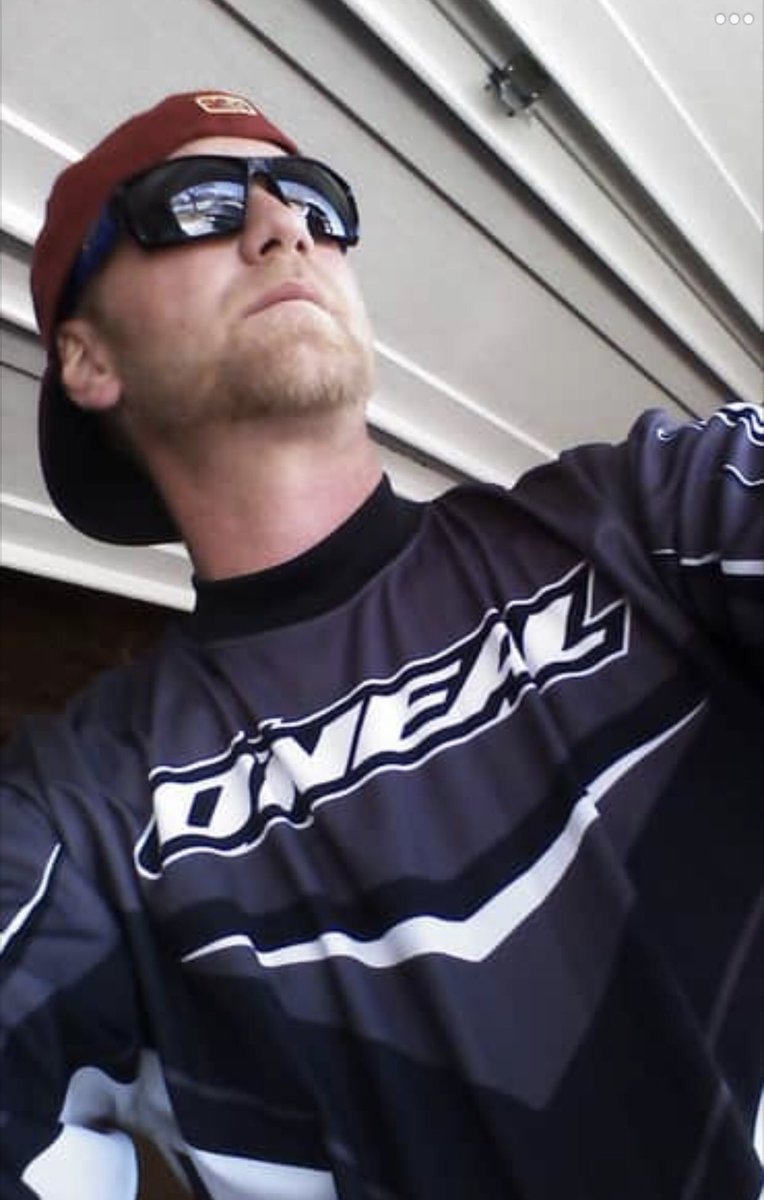 LiLHentEye's tweet photo. i miss him so much . idk why it’s randomly just hitting me so hard but i just wish i could get some guidance in these times . always lookin our for my best interests but he left us all too soon x i hope everything is good with you Dad . love you forever 😭💔 https://t.co/6jh6fkYDfd