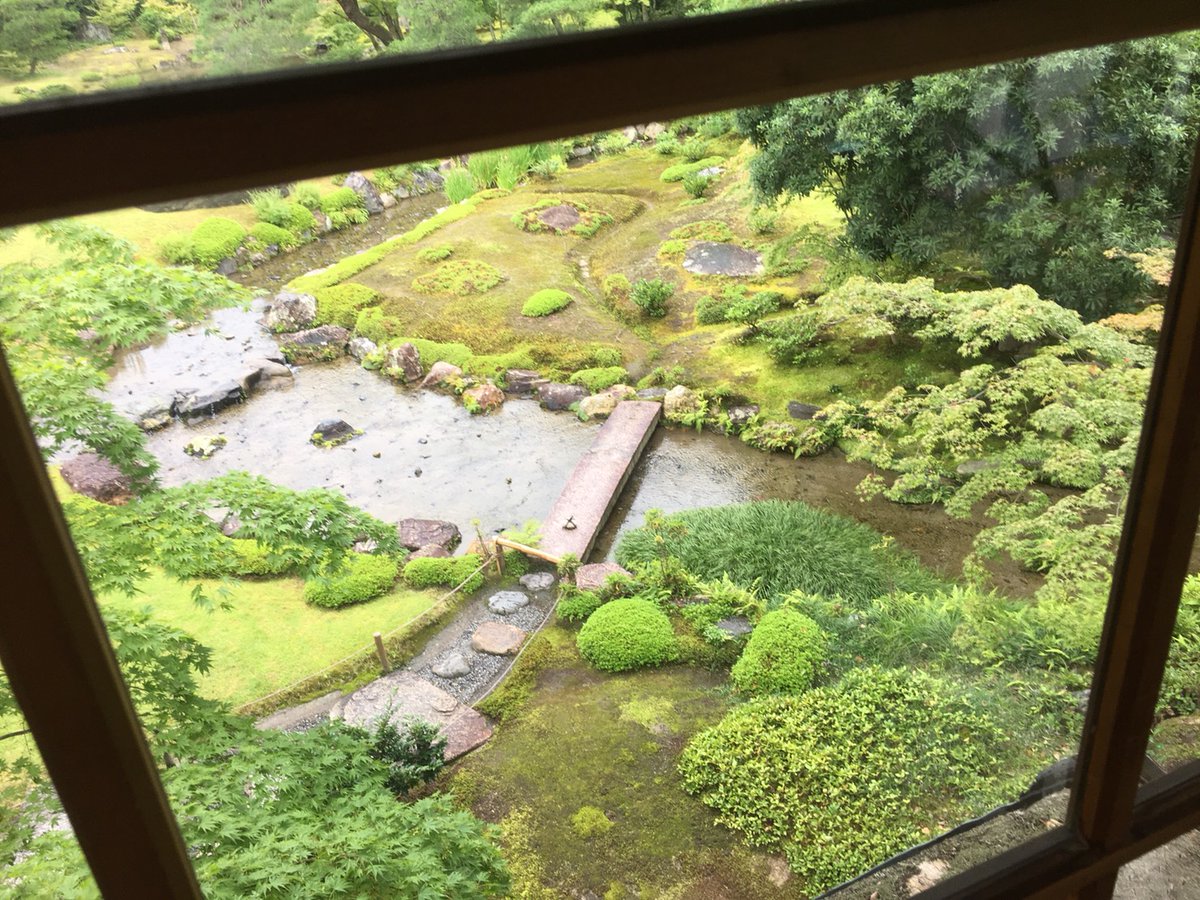 Uzivatel 無鄰菴 Murinan 公式 近代日本庭園の傑作 Na Twitteru 無鄰菴は施主の山縣有朋が明治時代に見ていた景色を検証して お庭の管理をしています 特に母屋の窓越しに見ると まるで自分が明治にタイムスリップしたよう 今日は二階の特別室からの景色 お届け