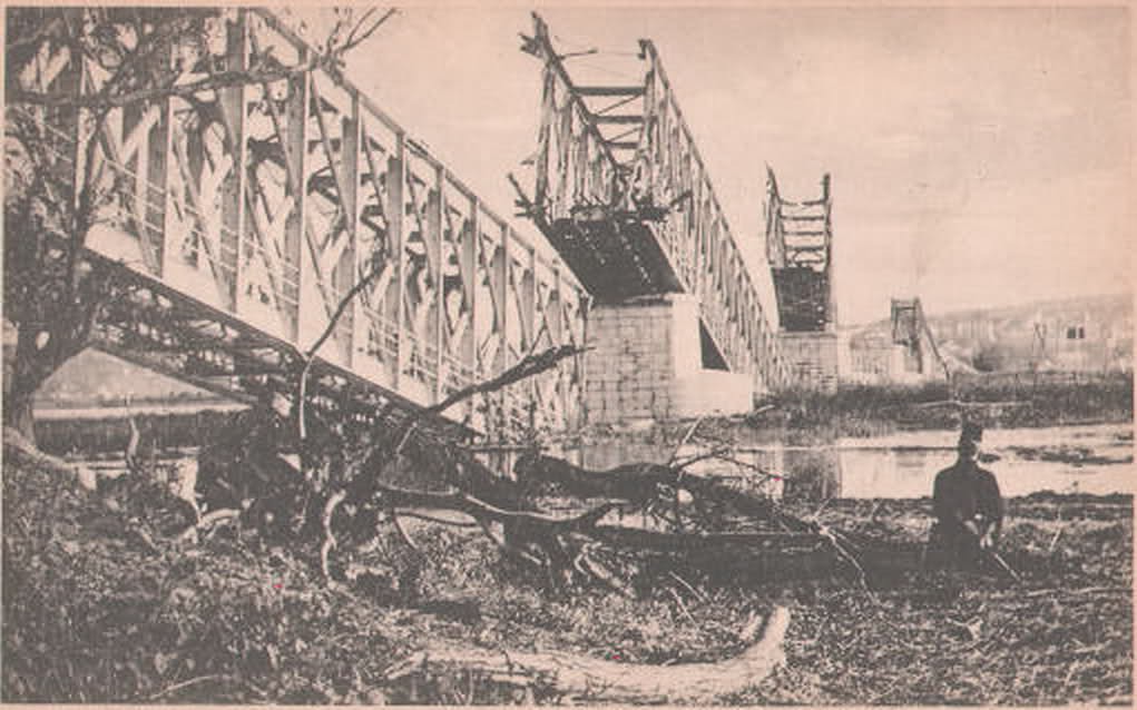 Vandaag is het 106 jaar geleden dat de  #EersteWereldoorlog uitbrak. De Oostenrijkse-Hongaarse dubbelmonarchie verklaarde met een telegram op 28.07.1914  #Servië de oorlog en uren later werd  #Belgrado gebombardeerd. Zie:  https://www.fabian-vendrig.eu/serbia/on-this-day-28-07-1914-the-first-bombs-on-belgrade-the-start-of-wwi/